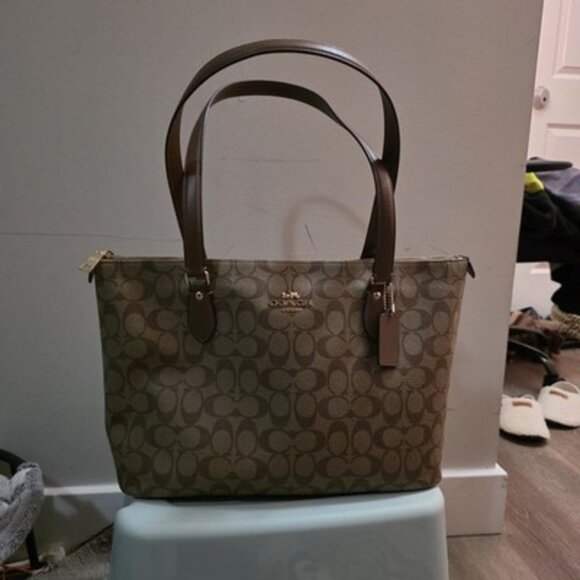 Coach CW381 Signature Canvas Khaki Saddle Shoulder Bag NEW With Tags - Picture 2 of 16